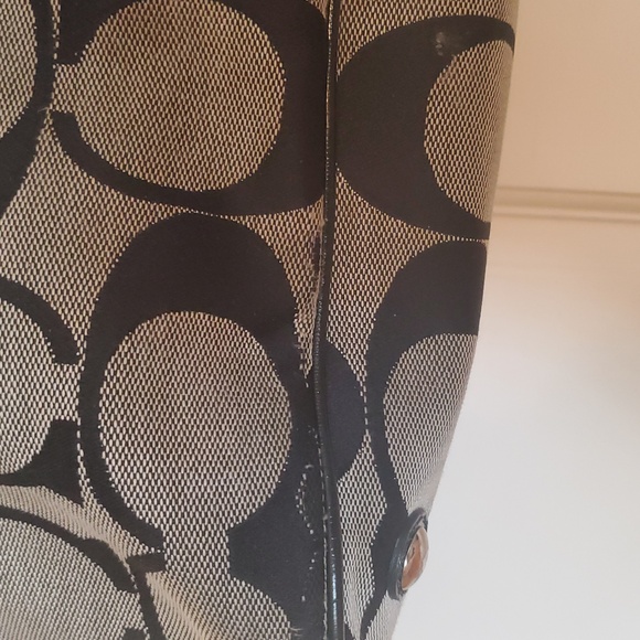 Coach Black And Gray Kisslock handbag. - Picture 7 of 12